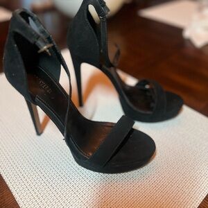 Forever 21 black heels
Size 7 1/2
Good Used Condition
